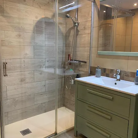 Apartment Rosaledas 23 *